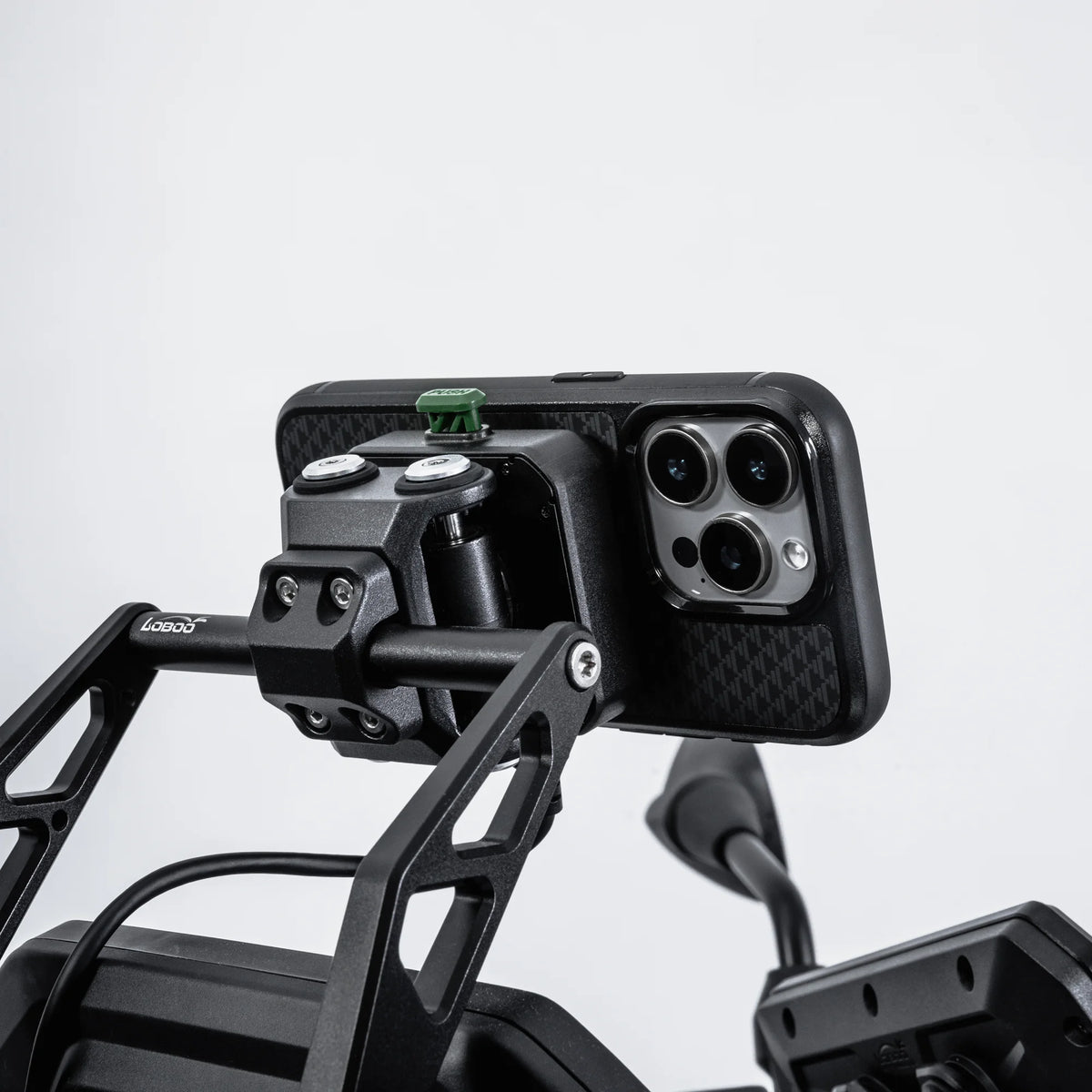 Supporto antivibrazione per smartphone da moto LOBOO PH04 con ricarica wireless da 15W e ricarica rapida da 30W per moto ADV BMW, Honda e Yamaha