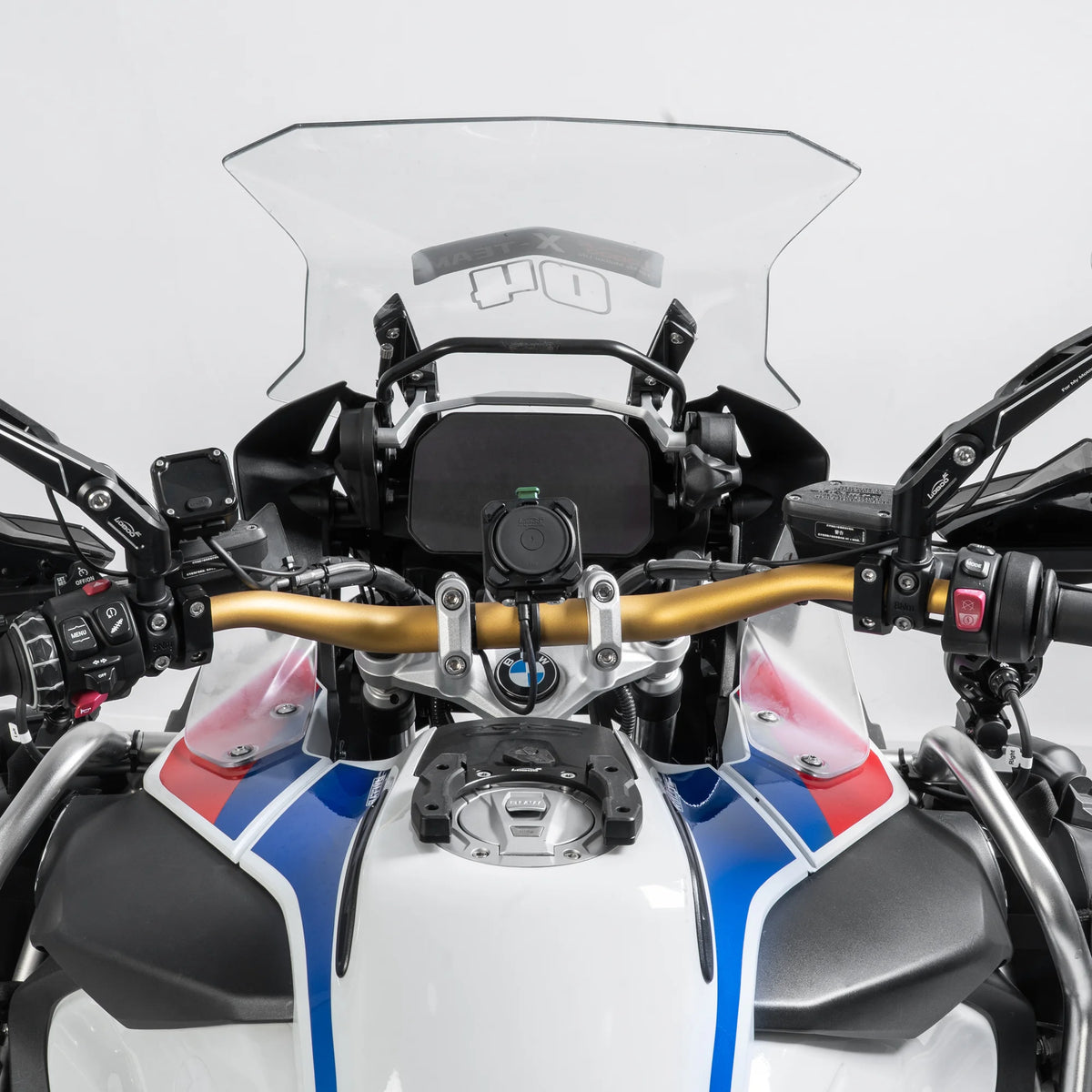 Supporto antivibrazione per smartphone da moto LOBOO PH04 con ricarica wireless da 15W e ricarica rapida da 30W per moto ADV BMW, Honda e Yamaha