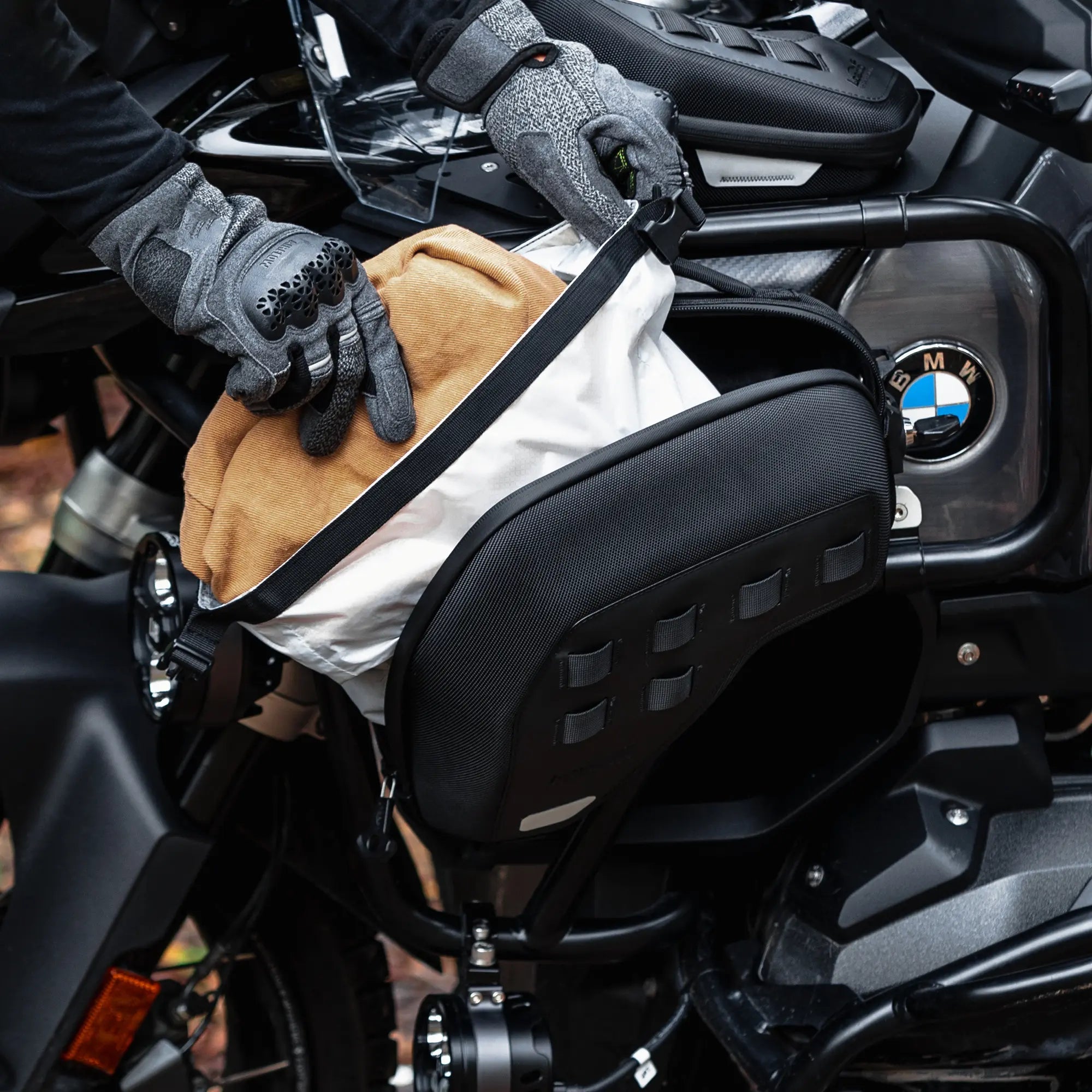 LOBOO Crash Bar Bags (5L Pair) for BMW R1300GS Adventure (2024+) - Anti - Theft EVA Hard Shell Storage - LOBOO