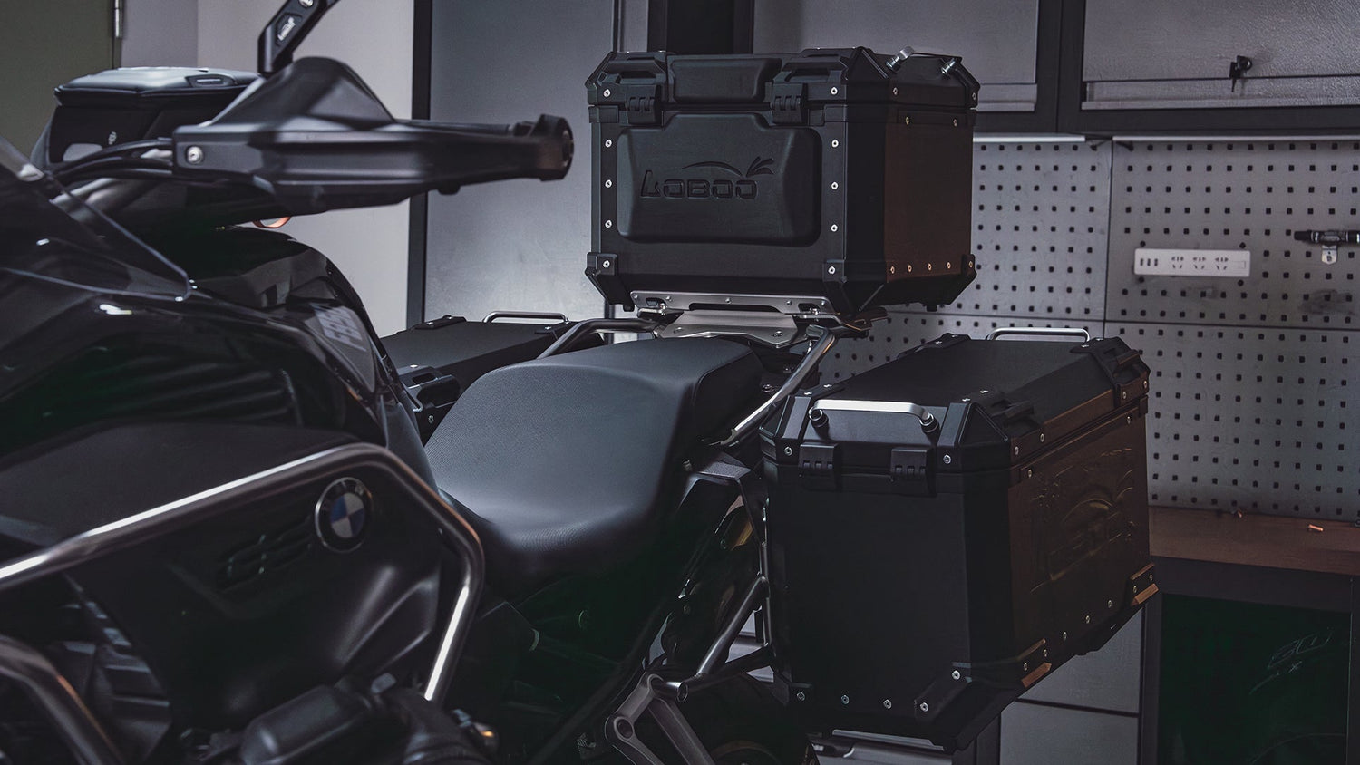 The Ultimate Guide to Choosing Reliable Motorcycle Luggage: Introducing the Pike Tracker Aluminum Cases - LOBOO